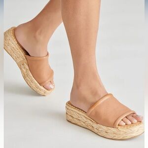 Dolce vita Chavi sandal honey leather size 8